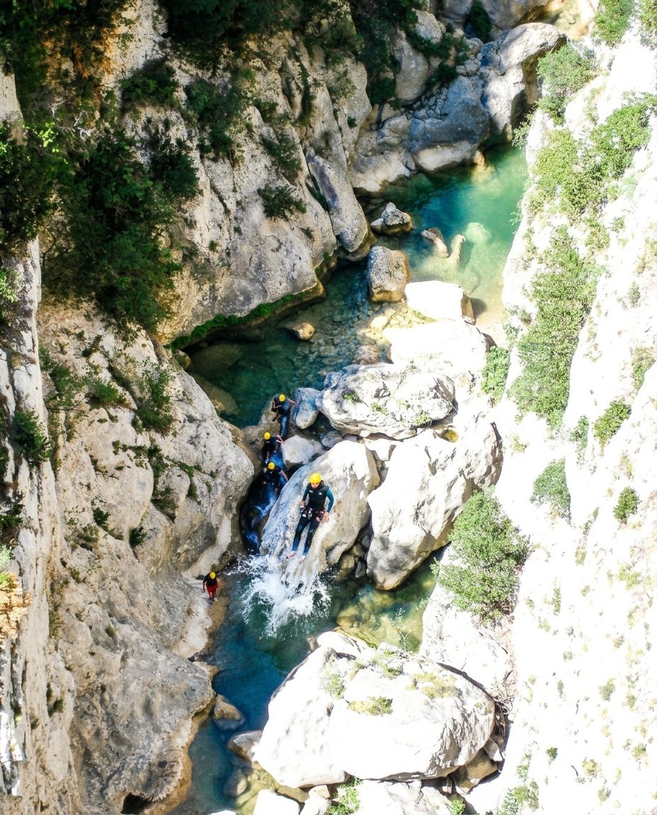 Canyoning dans l'eau turquoise de l'Agly aux gorges de Galamus